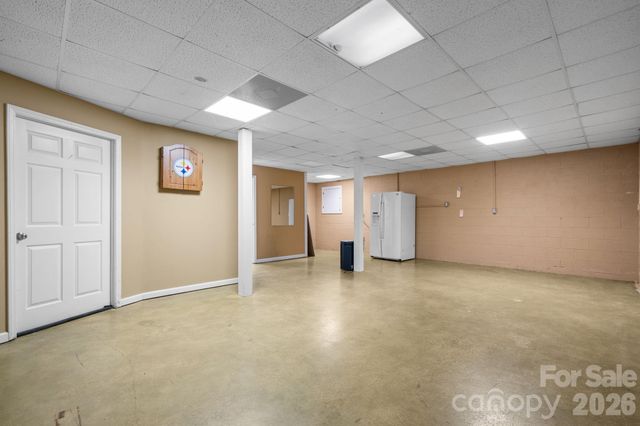 2025 34th Avenue Drive NE, Hickory, NC 28601