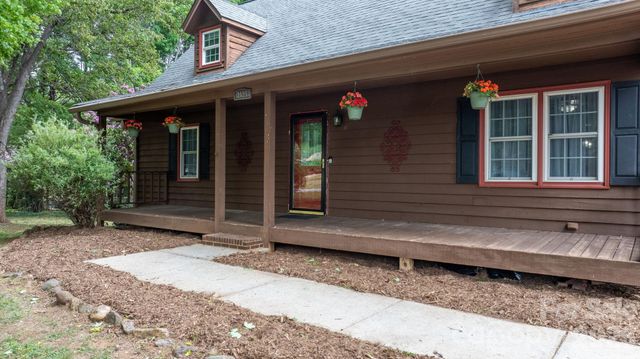 2025 34th Avenue Drive NE, Hickory, NC 28601