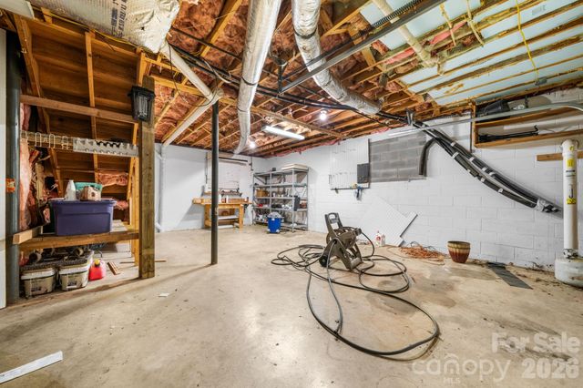 2025 34th Avenue Drive NE, Hickory, NC 28601
