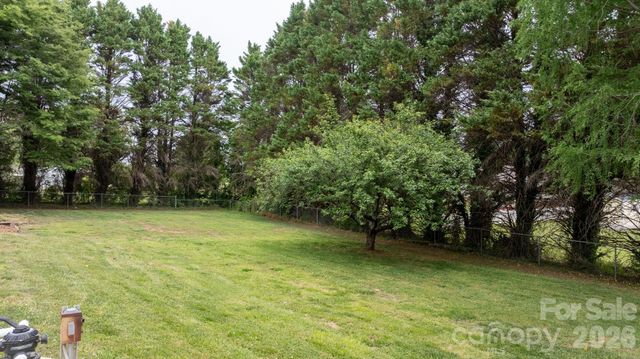 2025 34th Avenue Drive NE, Hickory, NC 28601