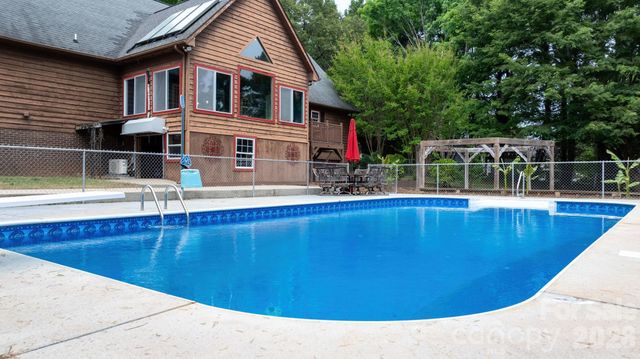 2025 34th Avenue Drive NE, Hickory, NC 28601