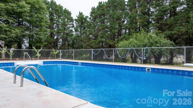 2025 34th Avenue Drive NE, Hickory, NC 28601
