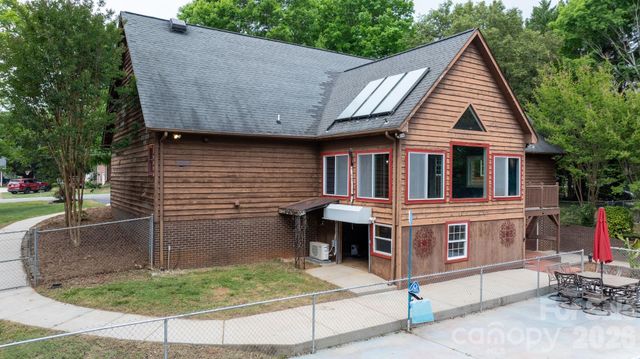 2025 34th Avenue Drive NE, Hickory, NC 28601