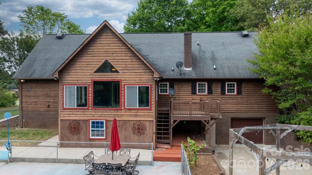2025 34th Avenue Drive NE, Hickory, NC 28601