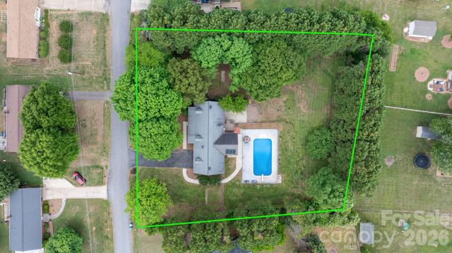 2025 34th Avenue Drive NE, Hickory, NC 28601