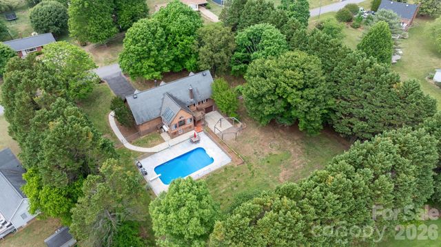 2025 34th Avenue Drive NE, Hickory, NC 28601