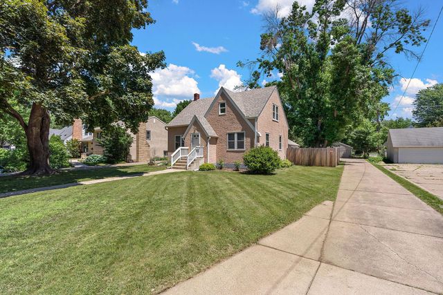 1746 Holton Street, Falcon Heights, MN 55113