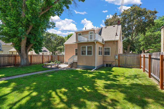 1746 Holton Street, Falcon Heights, MN 55113