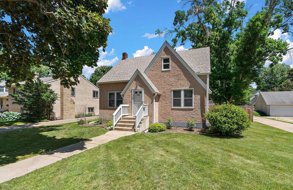 1746 Holton Street, Falcon Heights, MN 55113