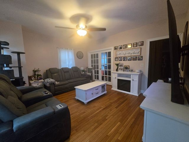 15 Wright St, Gardner, MA 01440