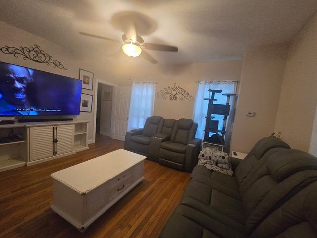 15 Wright St, Gardner, MA 01440