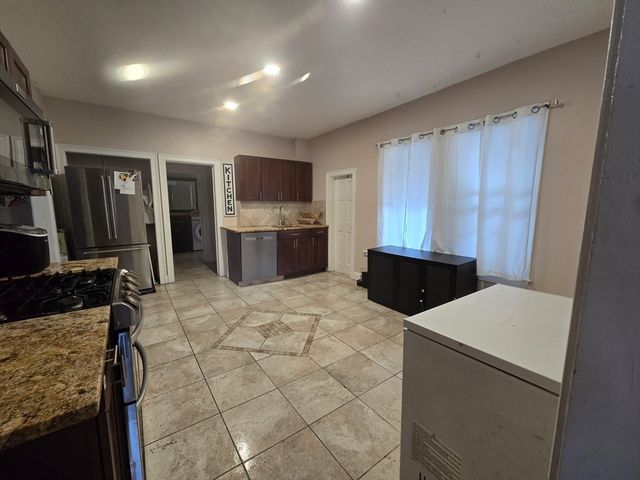 15 Wright St, Gardner, MA 01440