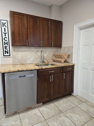 15 Wright St, Gardner, MA 01440