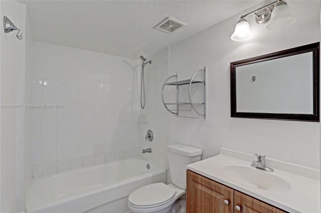 3810 N JOG Road 106, West Palm Beach, FL 33411