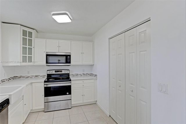 3810 N JOG Road 106, West Palm Beach, FL 33411