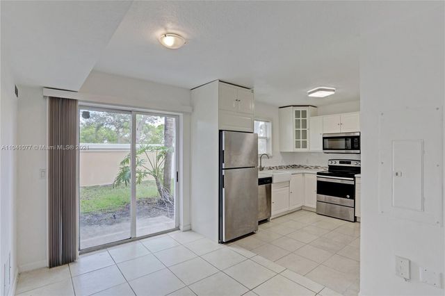 3810 N JOG Road 106, West Palm Beach, FL 33411