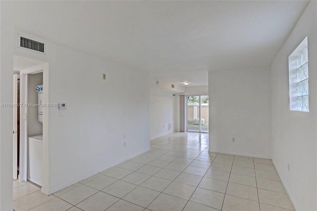 3810 N JOG Road 106, West Palm Beach, FL 33411