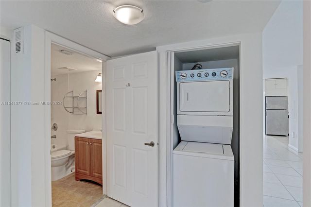 3810 N JOG Road 106, West Palm Beach, FL 33411