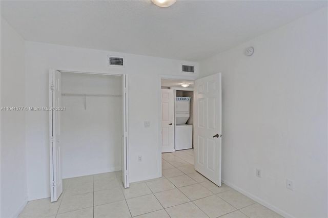 3810 N JOG Road 106, West Palm Beach, FL 33411