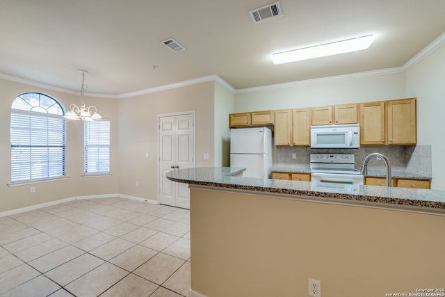 6160 Eckhert Rd Apt 606, San Antonio, TX 78240