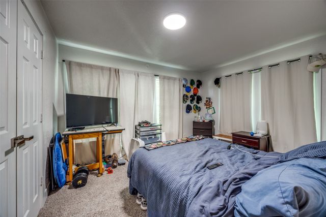 725 S Walnut Street, Sherman, TX 75090