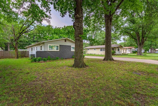 1653 Montana, El Dorado, KS 67042