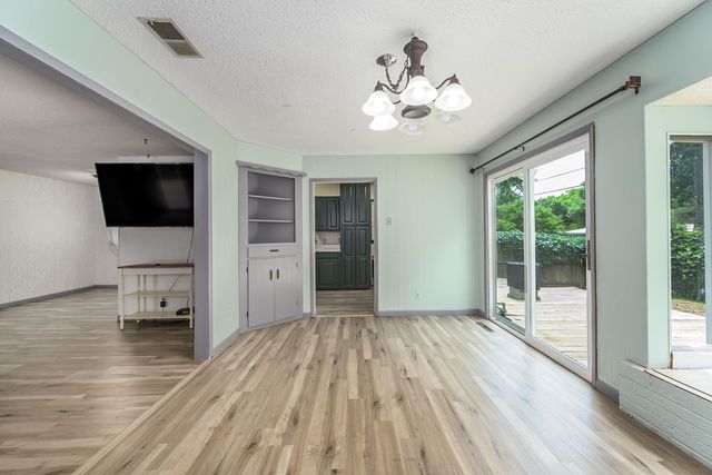 1653 Montana, El Dorado, KS 67042