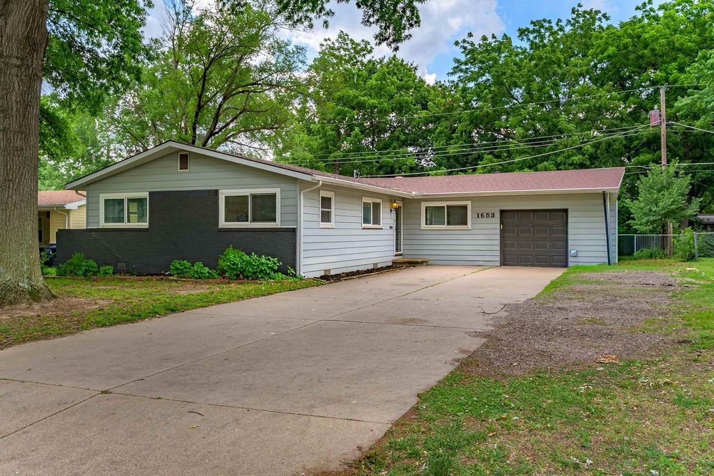 1653 Montana, El Dorado, KS 67042