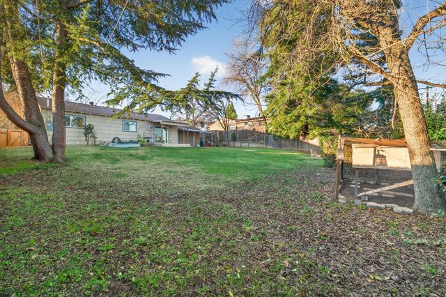 8631 Posadera Ave, Orangevale, CA 95662