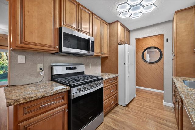 8631 Posadera Ave, Orangevale, CA 95662