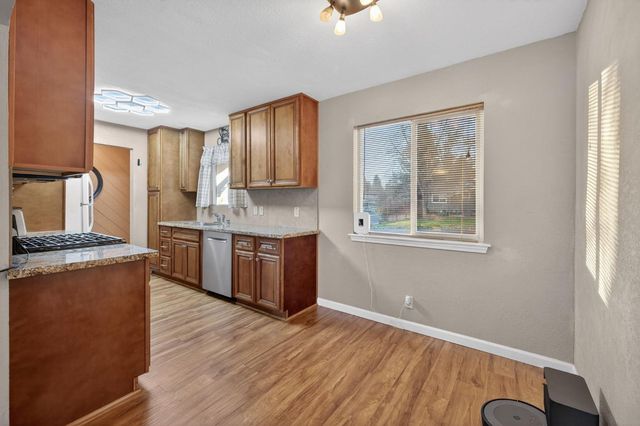 8631 Posadera Ave, Orangevale, CA 95662