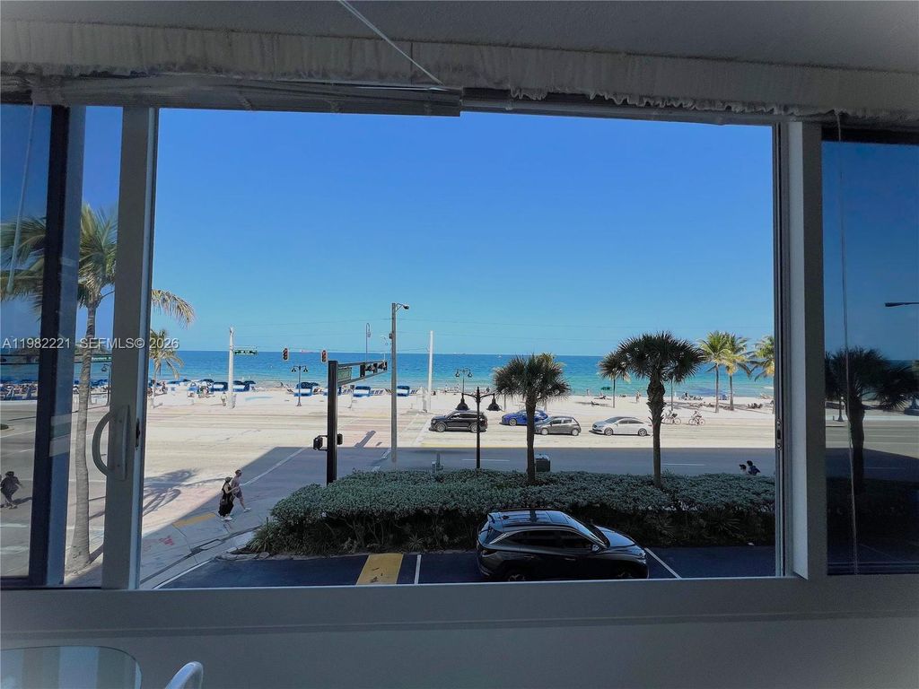 Image 8 of property listing at 345 N Fort Lauderdale Beach Blvd 202, Fort Lauderdale, FL 33304