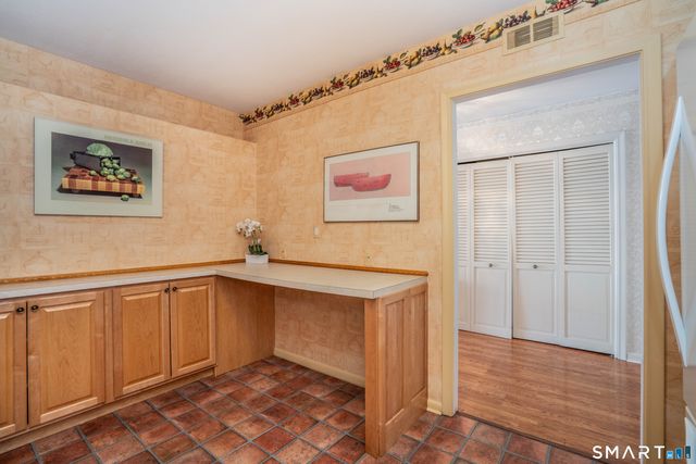 779 Prospect Avenue B14, West Hartford, CT 06105