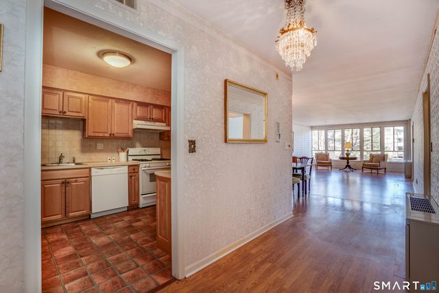 779 Prospect Avenue B14, West Hartford, CT 06105