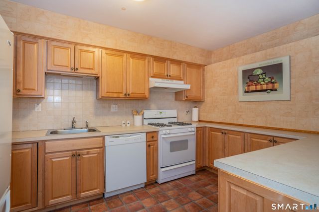 779 Prospect Avenue B14, West Hartford, CT 06105