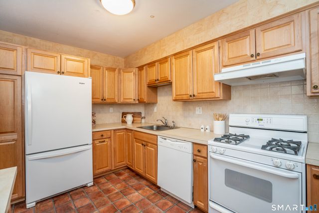 779 Prospect Avenue B14, West Hartford, CT 06105