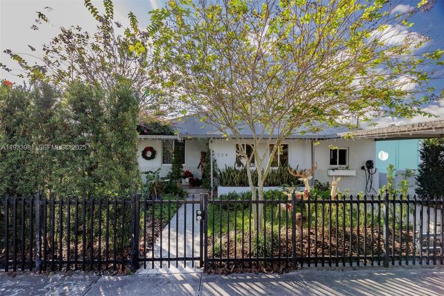 734 NW 75th St, Miami, FL 33150