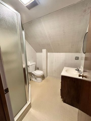 202 N Quarry St, Dartmouth, MA 02747