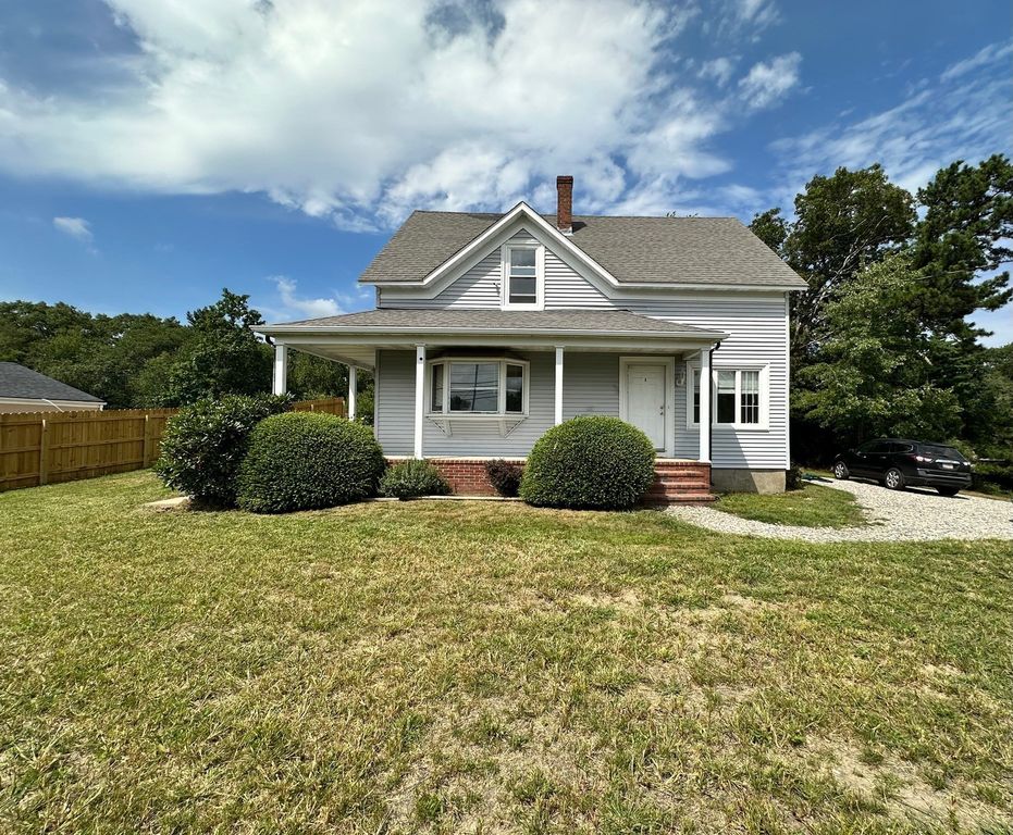 202 N Quarry St, Dartmouth, MA 02747