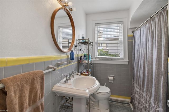 318 24th St Apt 2, Virginia Beach, VA 23451