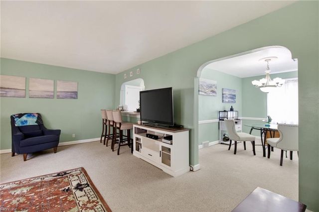 318 24th St Apt 2, Virginia Beach, VA 23451
