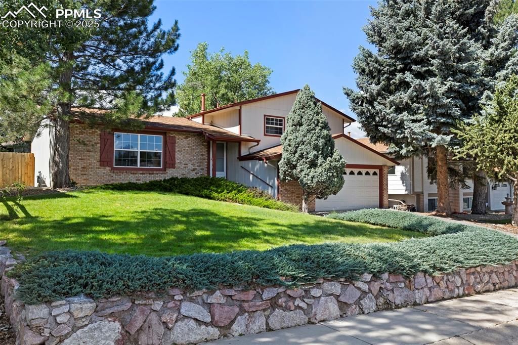 2113 Roundtop Court, Colorado Springs, CO 80918