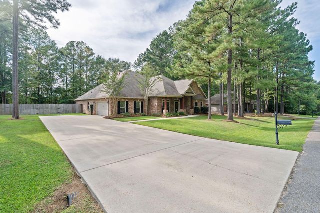 26 Carriage Parke Dr., Purvis, MS 39475