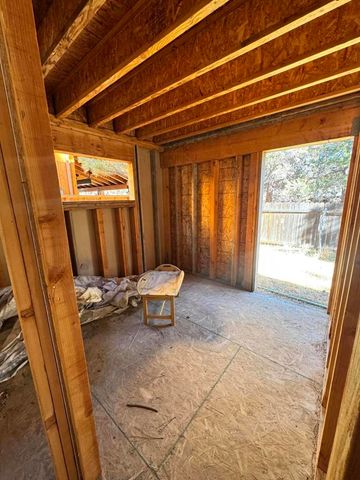 589 Pine Lane, Sugarloaf, CA 92386