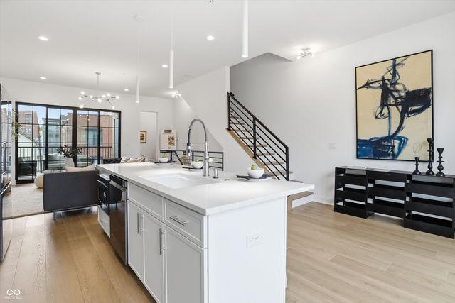 531 E North Street, Indianapolis, IN 46204