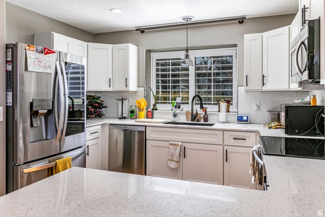 5263 DAYBREAK DR, South Ogden, UT 84403