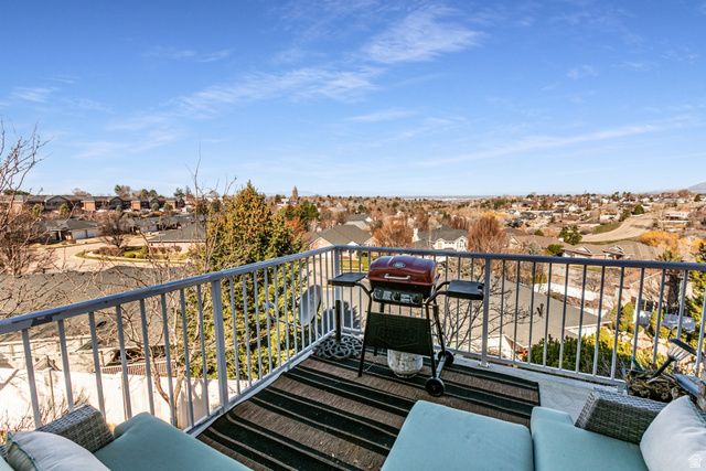 5263 DAYBREAK DR, South Ogden, UT 84403