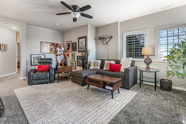 5263 DAYBREAK DR, South Ogden, UT 84403