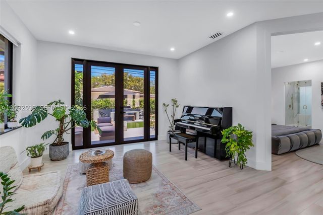 1543 Bird Rd -, Coral Gables, FL 33146