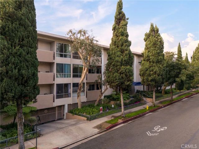 927 N Kings Road 118, West Hollywood, CA 90069